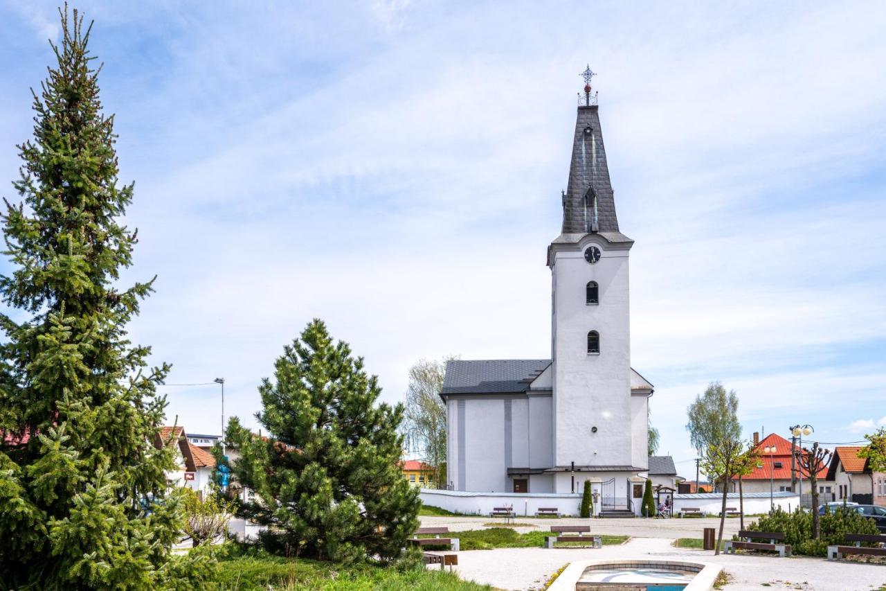 ČÁKYHO KÚRIA - mezonetový apartmán s krbom, fínskou a infrasaunou Smižany Exterior foto